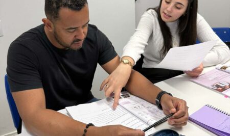 Aprender inglês de forma leve: Alunos contam sua experiência