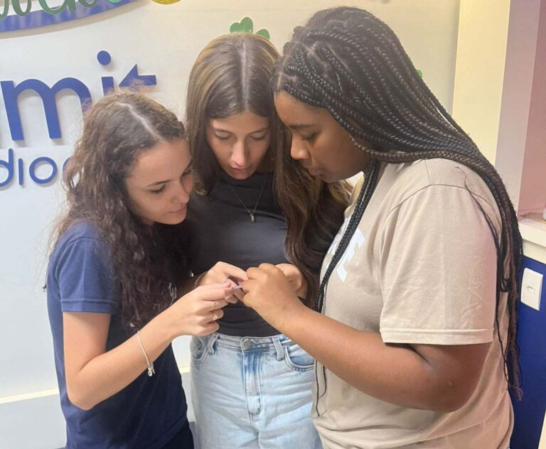 aluna mariana e colegas